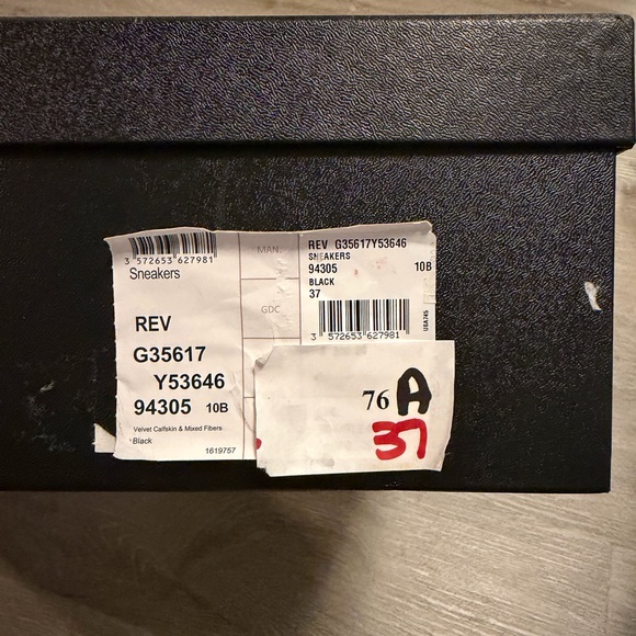 CHANEL Velvet Calfskin Mixed Fibers CC SNEAKERS SZ 37 - Picture 10 of 10